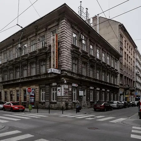 Warm And Cozy Hideaway In The Heart Of The Appartement *