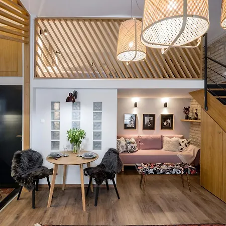 Warm And Cozy Hideaway In The Heart Of The Apartamento Budapest