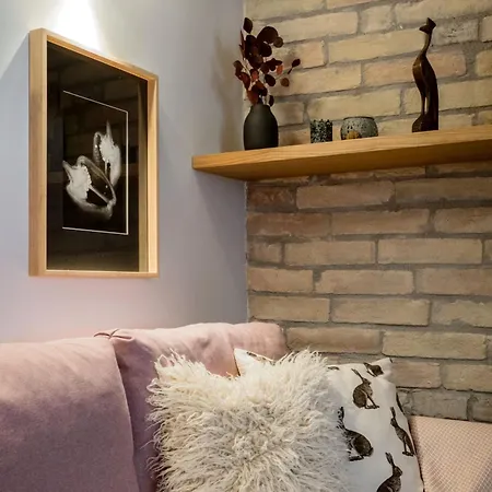 Warm And Cozy Hideaway In The Heart Of The Appartement